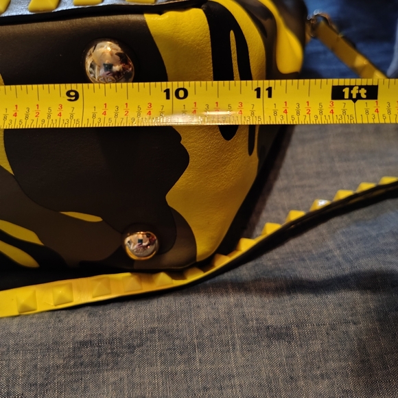 Valentino Garavani Rockstud All Leather Camouflage Bag. - Picture 13 of 14